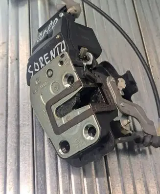 KIA Sorento Front door lock