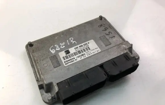 Seat Ibiza III (6L) Engine control unit/module ECU 03E906033P