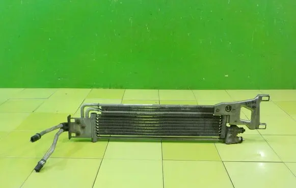 Mercedes-Benz E C207 W207 Engine oil radiator A2045001001 XP179