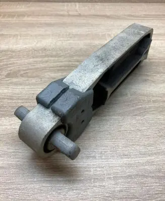 Volvo XC90 Engine mount bracket 31430195AA 31330590