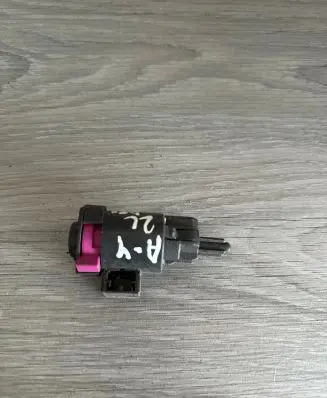 Audi A4 S4 B8 8K Brake pedal sensor switch 914689963