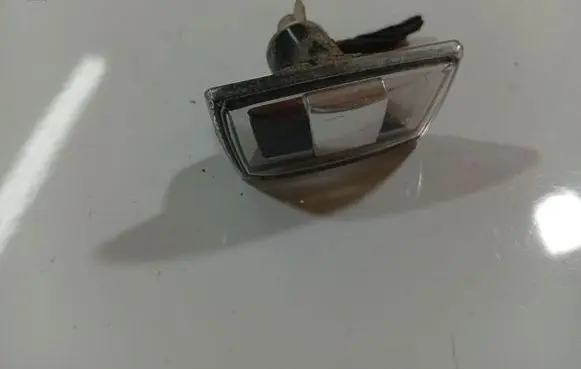 Opel Astra H Front fender indicator light 13228580