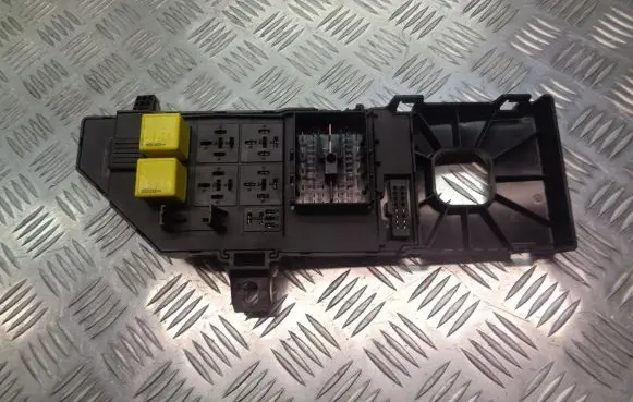 Opel Vectra C High voltage junction box 24443147