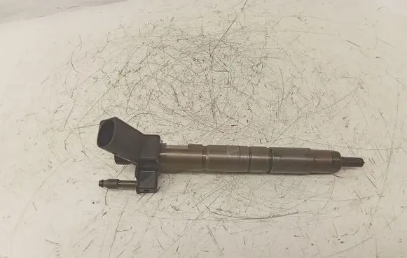 BMW 5 F10 F11 Fuel injector 7823461 81HV8SF
