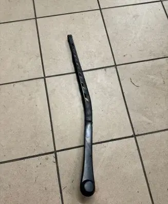 BMW 5 E60 E61 Front wiper blade arm 7198597