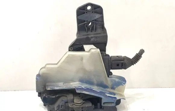 Volkswagen PASSAT B5.5 Rear door lock 