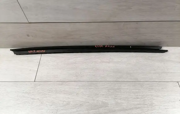 Porsche Macan (95B) Front door glass trim molding 95B845826