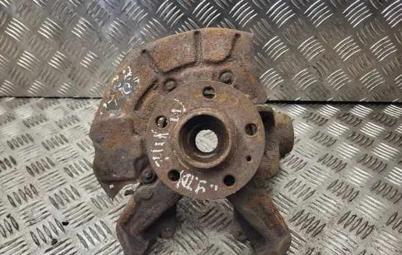 Volkswagen Golf V Front wheel hub