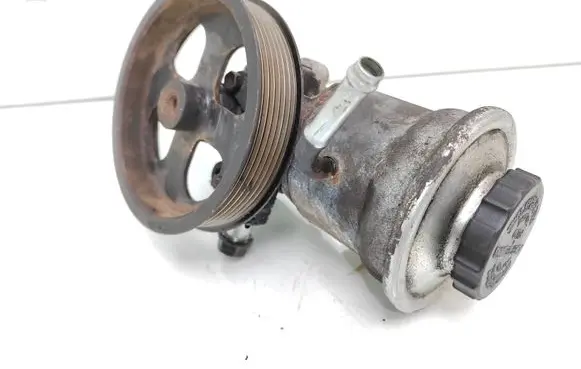 Toyota Avensis T250 Power steering pump 12180 U7M04294