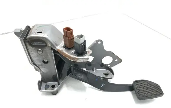 Nissan Juke I F15 Brake pedal ZHA13A 1KA0A ZHA14C