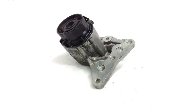 Oil filter mounting bracket