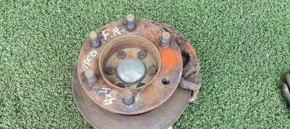Iveco Daily 3rd gen Front wheel hub spindle knuckle 504164807