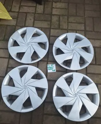 Toyota Yaris R15 wheel hub/cap/trim 426020H110