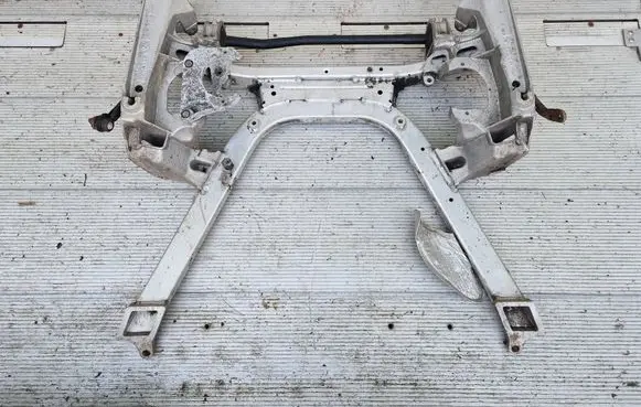 BMW 7 E65 E66 Front subframe 6752293 6752294