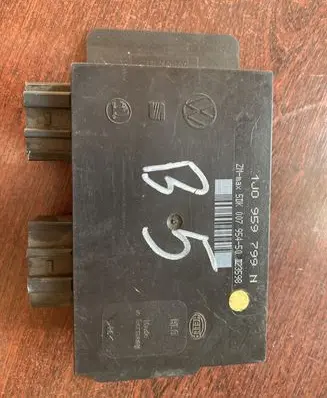 Volkswagen PASSAT B5 Comfort/convenience module 1C0959799N