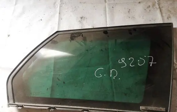 Citroen C4 Grand Picasso Rear side window as3