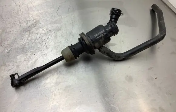 Nissan Qashqai Clutch slave cylinder 306104BA1A 17414005