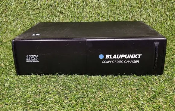Audi A6 S6 C4 4A CD/DVD changer 7607777510