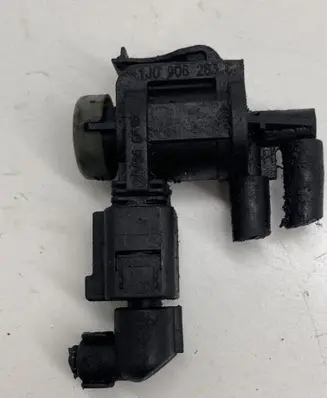 Volkswagen Golf IV Turbo solenoid valve 1J0906283C