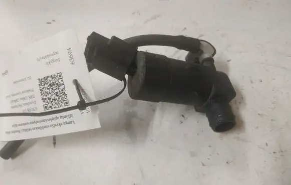 Volvo V70 Windscreen/windshield washer pump S7117K624FE