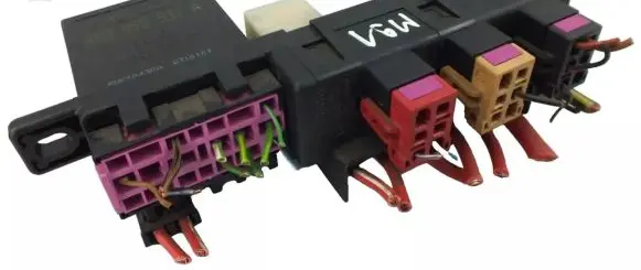 Volkswagen PASSAT B5 Fuse box set 8L0941822A