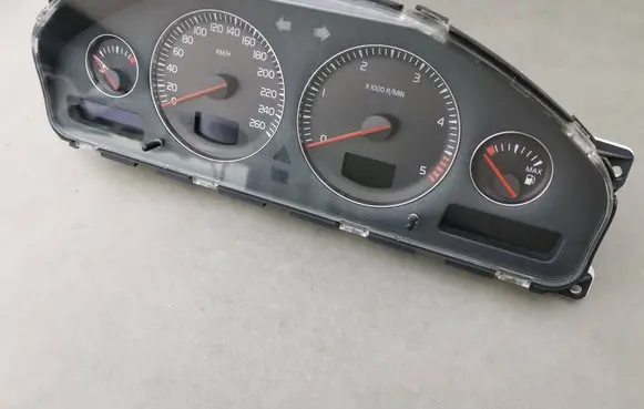 Volvo V70 Speedometer (instrument cluster) 69594220T 30682277 8602885