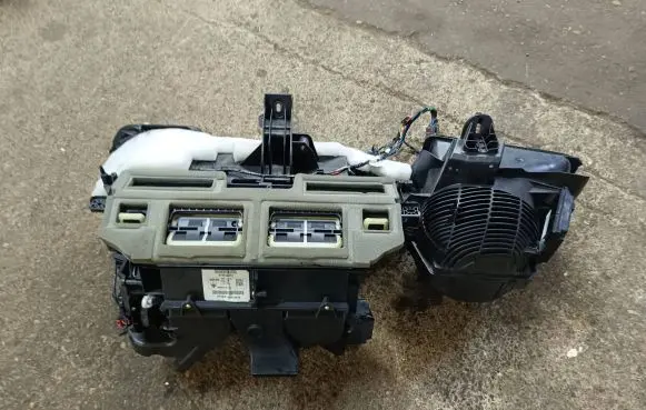 Maserati Levante Interior heater climate box assembly housing 670038354 TPYER1196J0514