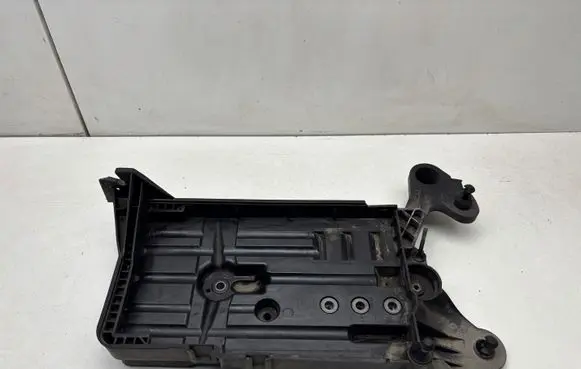 Seat Leon (5F) Battery tray 5Q0915321 5Q0915331K 5Q0915321J