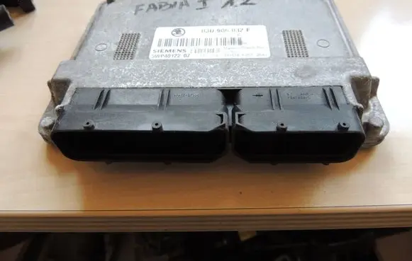 Skoda Fabia Mk1 (6Y) Engine control unit/module ECU 03D906032F 3PD1403 5WP4012207