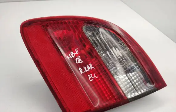 Tailgate rear/tail lights