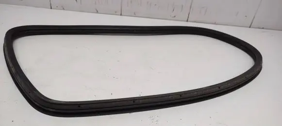 Peugeot 108 Rubber seal rear door window/glass 76231613