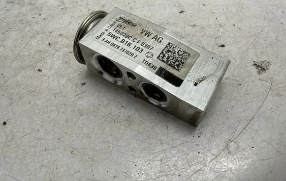 Volkswagen Golf VIII Air conditioning (A/C) expansion valve 5Q0816679B