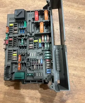 BMW 3 E90 E91 Fuse module 9119446 6181007