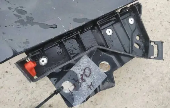 Opel Insignia A Front bumper mounting bracket