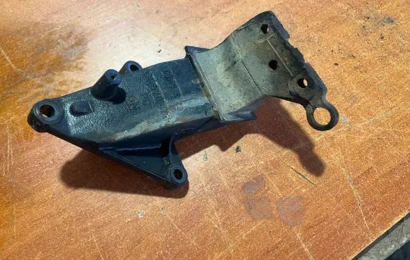 Opel Astra G Engine mounting bracket 90570378