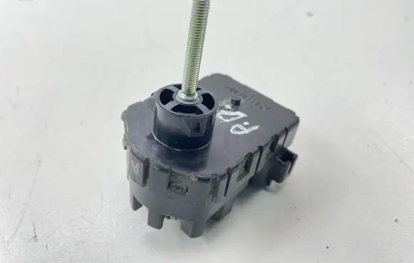 Toyota Avensis T250 Headlight level adjustment motor 