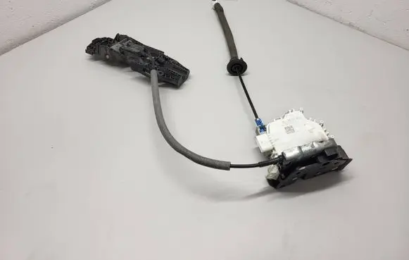 Audi TT TTS RS Mk3 8S Front door lock JA6X2837015B 8X2837015B