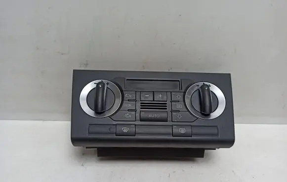 Audi A3 S3 A3 Sportback 8P Climate control unit 8P0820043M