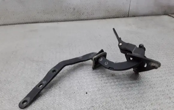 Volvo XC70 Tailgate/trunk/boot hinge 8643158
