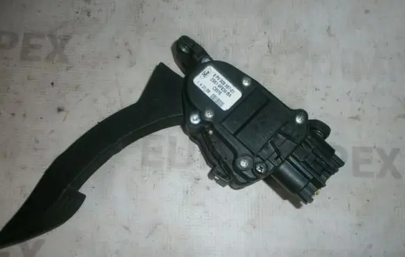 Ford Fiesta Accelerator throttle pedal 2s619f836ba