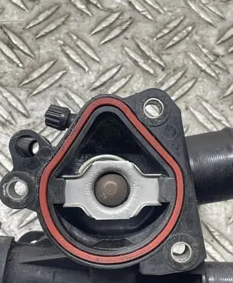 Thermostat/thermostat housing