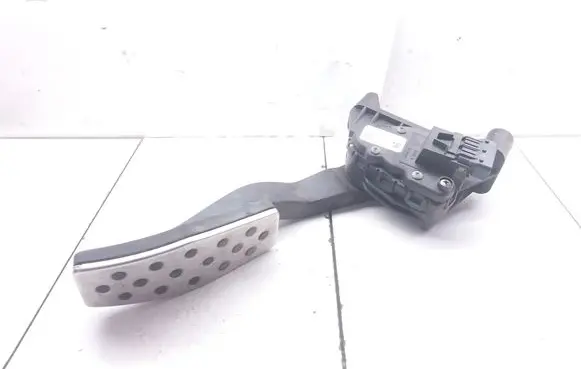 Opel Astra H Accelerator throttle pedal 9157998 6PV00811200
