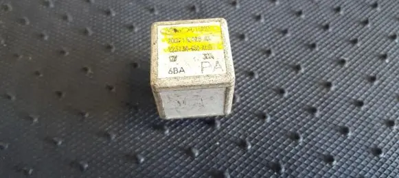 Ford Escort Other relay 90GG13L028AA V23134-K52-X155
