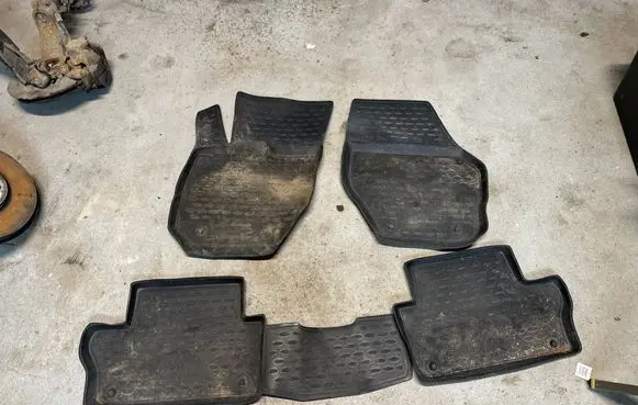 Volvo XC60 Car floor mat set