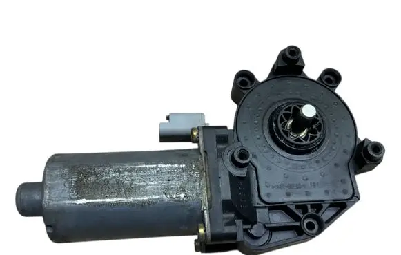 Peugeot 206 Front door window regulator motor 0130821763