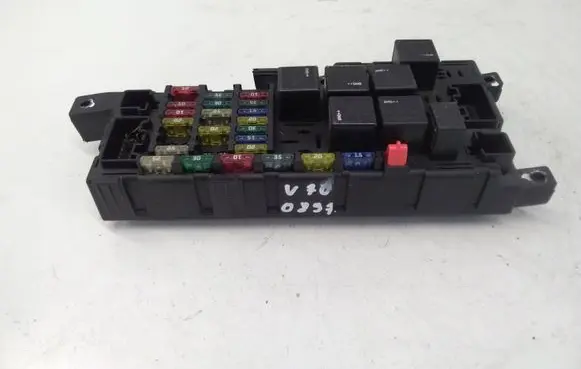 Volvo V70 Fuse module 30728008 518828108