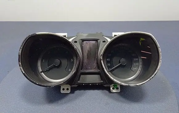 Hyundai i30 Speedometer (instrument cluster) 94023-A6270
