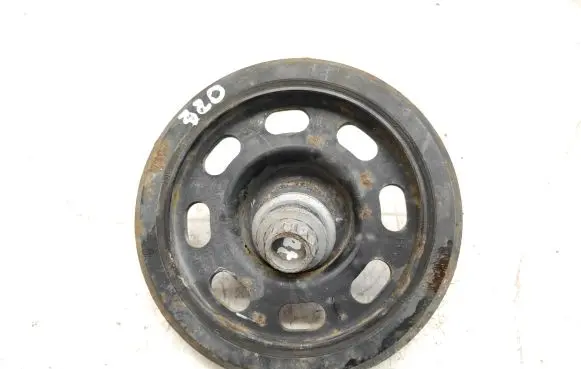 Volkswagen Golf VII Crankshaft pulley