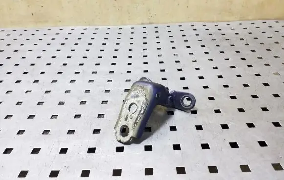 Honda CR-V Front door upper hinge