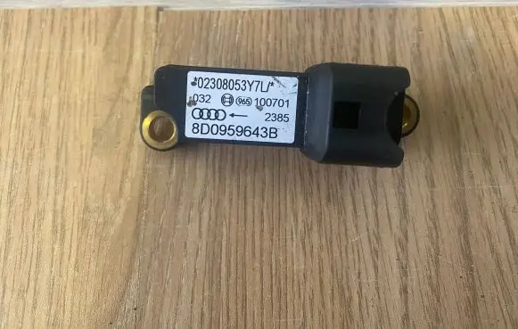 Audi A4 S4 B5 8D Airbag deployment crash/impact sensor 8D0959643B 100701 02308053Y7L